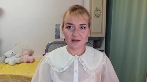 Snapshot of elviraforyou chatting on December 6, 2024, 11:33 am Elvira online show from December 6, 2024, 11:33 am