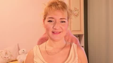 Snapshot of elviraforyou chatting on November 21, 2025, 7:51 am Elvira online show from November 21, 2025, 7:51 am