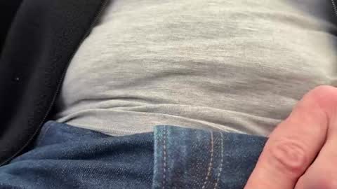 Elvis online show from December 14, 2025, 8:57 pm