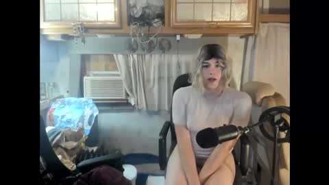 elvymay online show from October 24, 2025, 1:35 am
