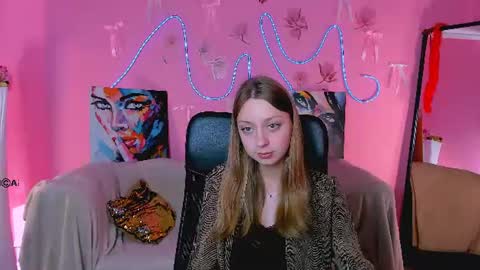 Snapshot of elyra_lir chatting on June 10, 2026, 6:01 am Elly online show from June 10, 2026, 6:01 am