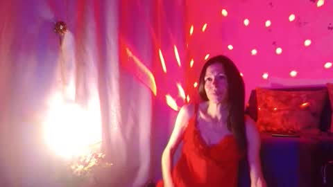 Elisa online show from November 5, 2025, 8:42 pm