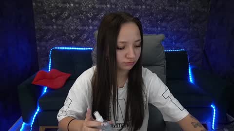 Snapshot of elyslunar_ chatting on December 5, 2024, 1:06 pm Call me Elis online show from December 5, 2024, 1:06 pm