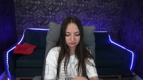 Snapshot of elyslunar_ chatting on December 7, 2024, 10:01 am Call me Elis online show from December 7, 2024, 10:01 am