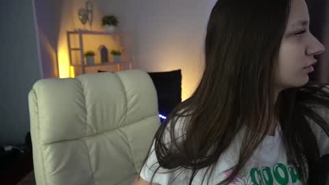 Snapshot of elyslunar_ chatting on December 12, 2024, 6:36 am Call me Elis online show from December 12, 2024, 6:36 am