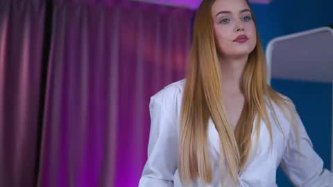 Elyssa online show from April 6, 2026, 6:53 pm