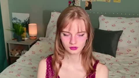 Snapshot of elza_hofffman chatting on June 4, 2026, 6:03 pm Chloyka online show from June 4, 2026, 6:03 pm