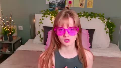 Snapshot of elza_hofffman chatting on June 14, 2026, 6:43 pm Chloyka online show from June 14, 2026, 6:43 pm