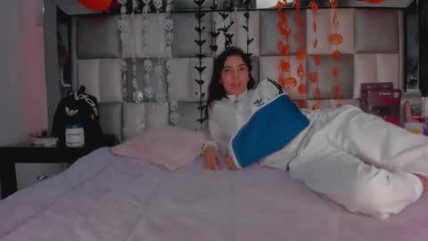 Snapshot of ema_and_camila chatting on October 24, 2025, 3:41 pm ema y cami online show from October 24, 2025, 3:41 pm