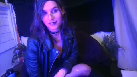 Snapshot of embers_of_eternity chatting on December 13, 2024, 7:47 am Ellie online show from December 13, 2024, 7:47 am