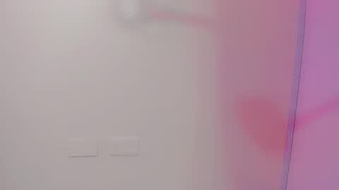 Snapshot of emeli_roushot chatting on December 10, 2024, 11:22 am Emeli online show from December 10, 2024, 11:22 am