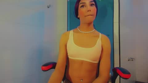 Snapshot of emeli_roushot chatting on January 20, 2025, 11:24 am Emeli online show from January 20, 2025, 11:24 am