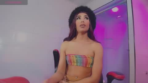 Snapshot of emeli_roushot chatting on February 4, 2025, 5:34 pm Emeli online show from February 4, 2025, 5:34 pm