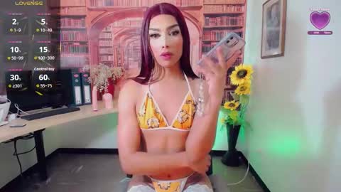 Snapshot of emeli_roushot chatting on September 9, 2025, 11:10 am Emeli online show from September 9, 2025, 11:10 am