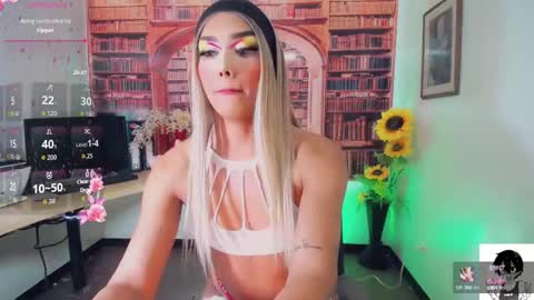 Snapshot of emeli_roushot chatting on September 13, 2025, 10:59 am Emeli online show from September 13, 2025, 10:59 am