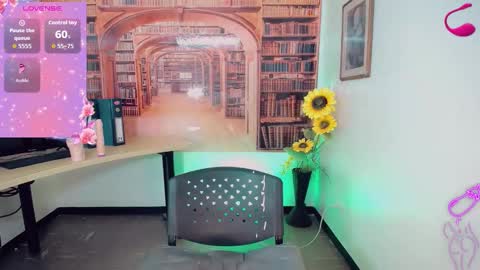 Snapshot of emeli_roushot chatting on October 17, 2025, 11:13 am Emeli online show from October 17, 2025, 11:13 am