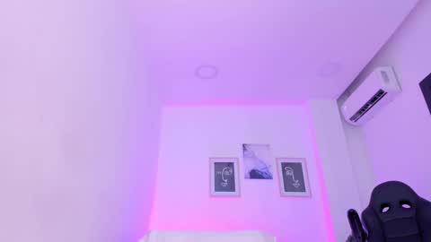 emelie_89 online show from March 5, 2025, 6:23 pm