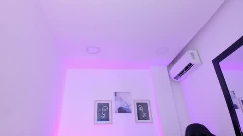 emelie_89 online show from March 7, 2025, 12:01 pm