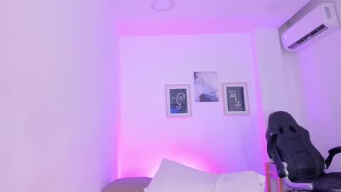 emelie_89 online show from March 7, 2025, 3:07 pm