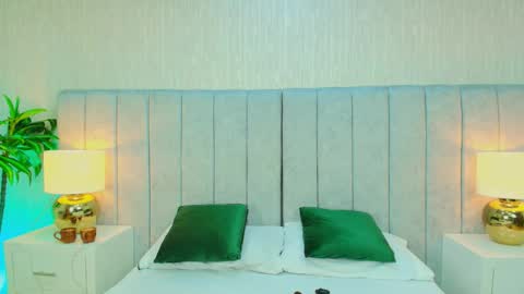 Emely  Antony online show from December 2, 2025, 3:45 am