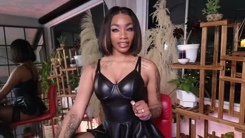 anyelii  online show from December 6, 2024, 1:07 am