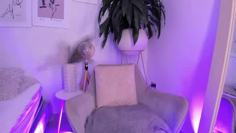 Snapshot of emely_deluxe chatting on March 9, 2025, 12:20 pm Emely online show from March 9, 2025, 12:20 pm