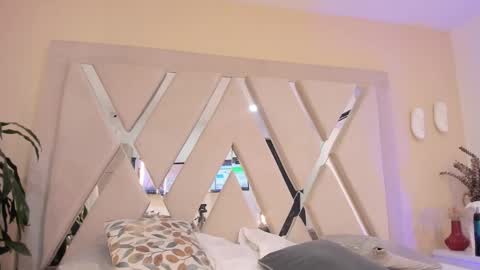 Snapshot of emely_deluxe chatting on March 12, 2025, 2:56 pm Emely online show from March 12, 2025, 2:56 pm