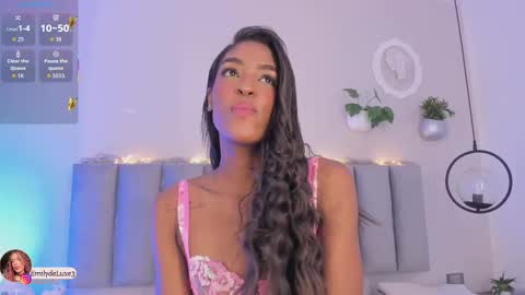 Snapshot of emely_deluxe chatting on September 18, 2025, 11:34 am Emely online show from September 18, 2025, 11:34 am