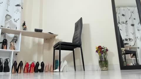 Snapshot of emely_garcia chatting on February 14, 2025, 12:51 am Emely online show from February 14, 2025, 12:51 am