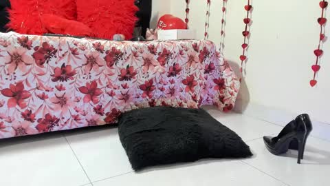 Snapshot of emely_garcia chatting on February 24, 2025, 10:47 pm Emely online show from February 24, 2025, 10:47 pm