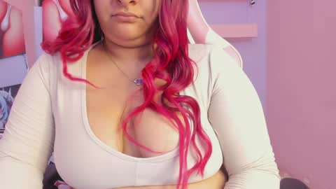 Emely online show from June 5, 2026, 4:41 am