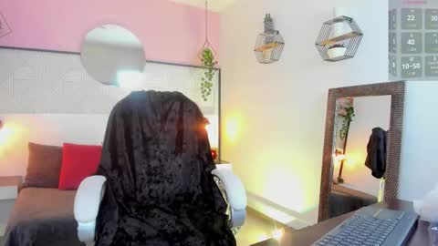 Esmeralda online show from October 23, 2025, 1:10 pm