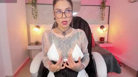 Esmeralda online show from November 4, 2025, 12:26 pm