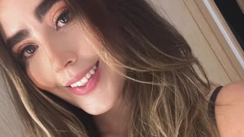 emi_royse online show from February 24, 2025, 5:42 pm