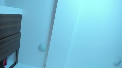 Emi online show from February 18, 2025, 6:37 pm