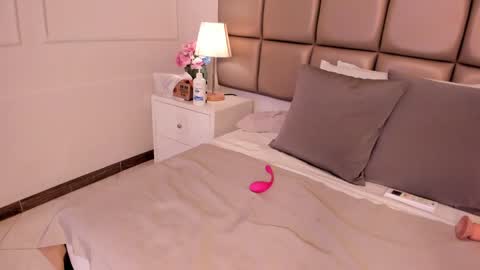 EMILY ROBERTS online show from February 7, 2025, 6:35 am