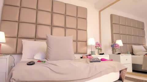 EMILY ROBERTS online show from March 8, 2025, 6:21 am