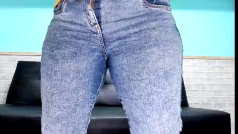 Snapshot of emiily_smile chatting on March 6, 2025, 11:36 am Emily online show from March 6, 2025, 11:36 am