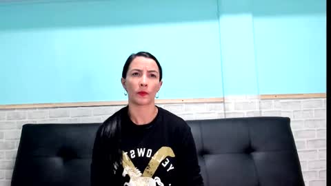 Snapshot of emiily_smile chatting on March 7, 2025, 6:43 pm Emily online show from March 7, 2025, 6:43 pm