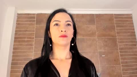 Snapshot of emiily_smile chatting on October 22, 2025, 11:32 am Emily online show from October 22, 2025, 11:32 am