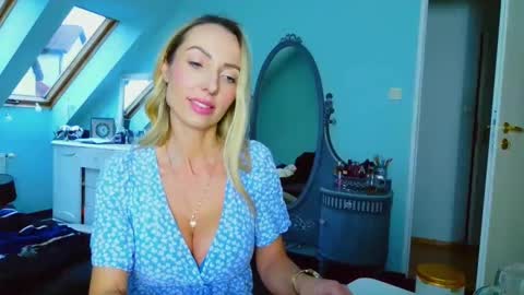 Snapshot of emilachat chatting on January 21, 2025, 12:07 pm Emila online show from January 21, 2025, 12:07 pm