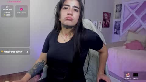 emilayton_ online show from September 15, 2025, 8:20 pm