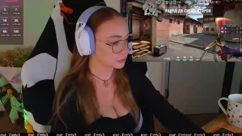 Snapshot of emili1_bc chatting on November 21, 2025, 8:57 am Emili online show from November 21, 2025, 8:57 am