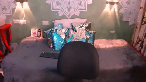 Emili roux online show from February 9, 2025, 2:29 pm