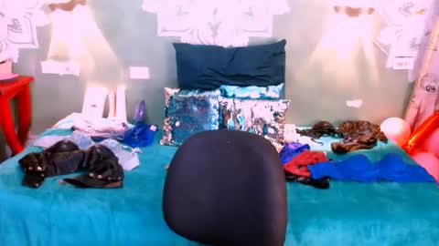 Emili roux online show from February 19, 2025, 12:44 pm