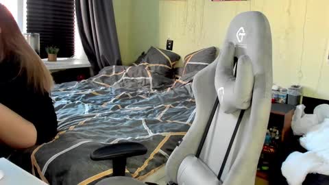 emili_sweet__ online show from March 9, 2025, 12:42 pm