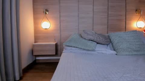 emilia_1040 online show from December 13, 2025, 7:53 pm