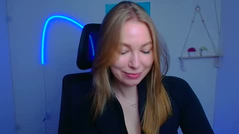 Emilia online show from April 17, 2026, 5:43 am