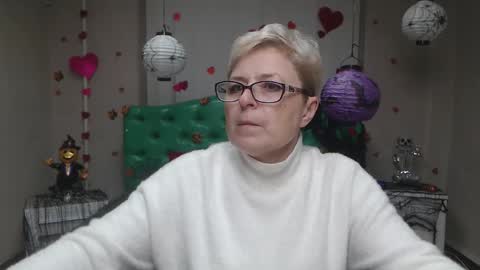 EmiliaGree online show from November 9, 2025, 6:01 am