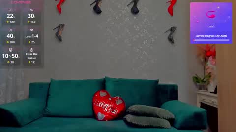 Emiliana online show from November 12, 2025, 9:42 am